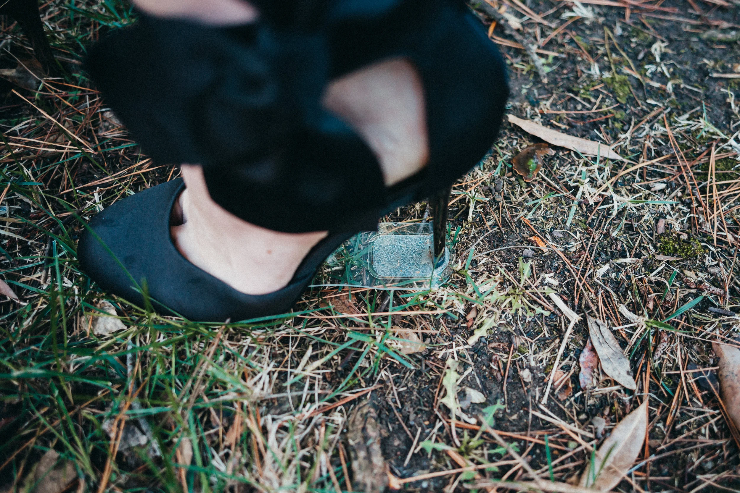 Walking on grass sales in heels for wedding